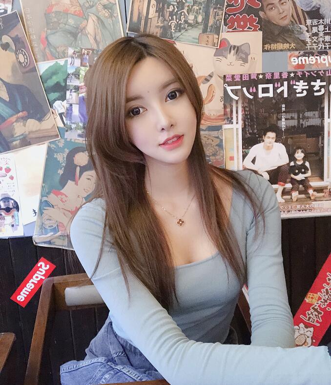 斗鱼喵小莎生活照写真，颜值女主播喵小莎微博性感福利图片欣赏