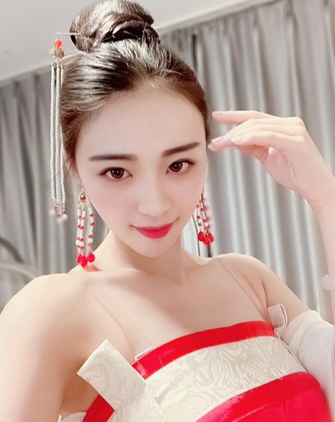 美女主播钰儿个人生活照写真 娱加文儿徒弟钰儿图片大全