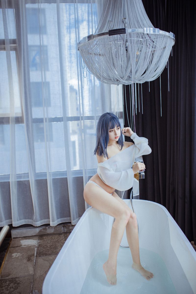 冷艳美少女米线线sama银色长发湿身诱惑COS浴缸主题写真