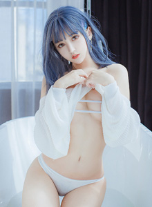 冷艳美少女米线线sama银色长发湿身诱惑COS浴缸主题写真